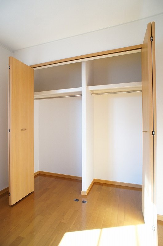 洋室(5.9畳)収納 洋室(5.9畳)収納