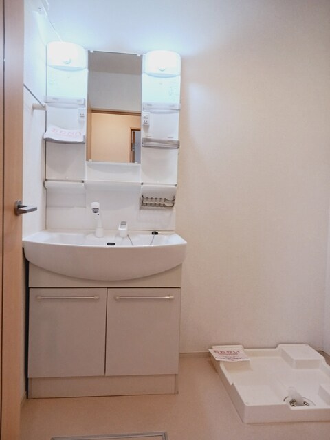 洗面化粧台・洗濯機置き場 (内装) 洗面化粧台・洗濯機置き場 (内装)