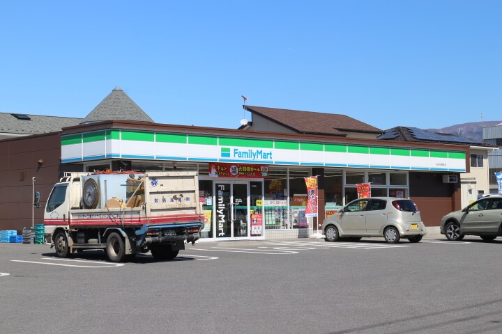 ファミリーマート久屋原町店 300m ファミリーマート久屋原町店 300m