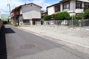 建物外観、月極駐車場