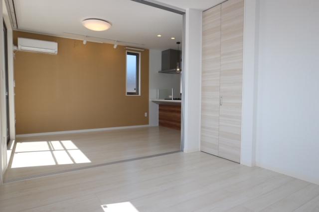 洋室(南) 洋室(南)