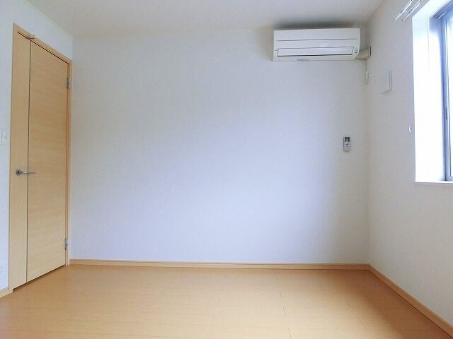 洋室(6.4畳) (寝室) 洋室(6.4畳) (寝室)